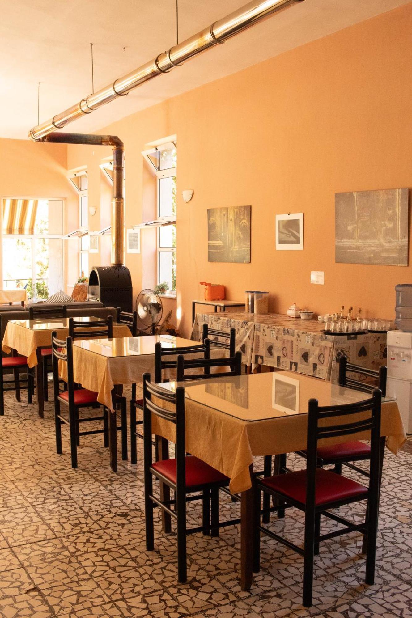 Agroturizem Hotel Vila Franceze Koman Ngoại thất bức ảnh