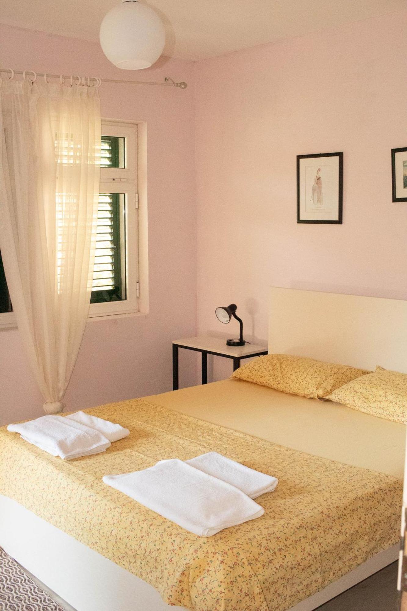 Agroturizem Hotel Vila Franceze Koman Ngoại thất bức ảnh